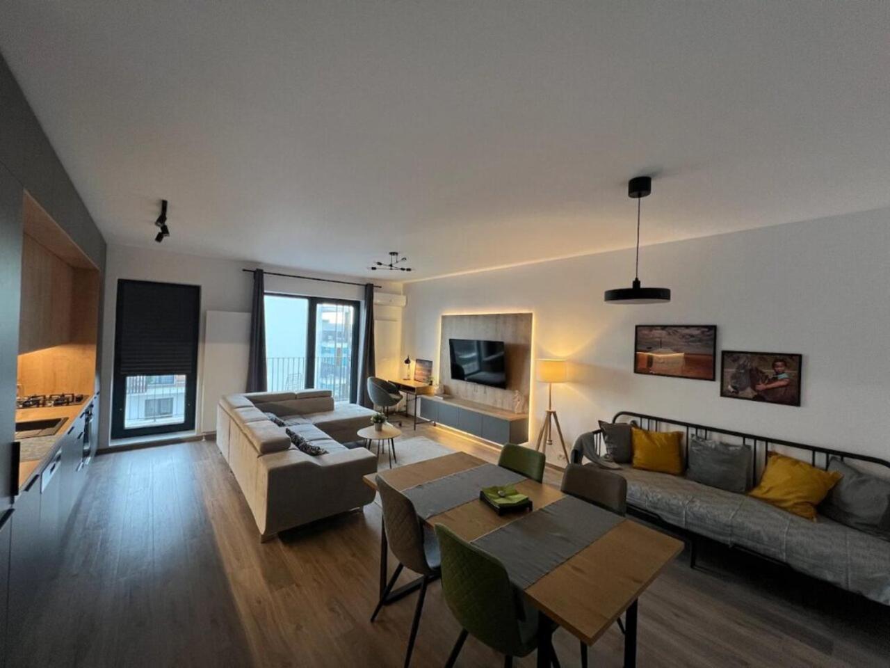 High-Rise Luxury Apartment With Free Parking Bucharest Exterior photo