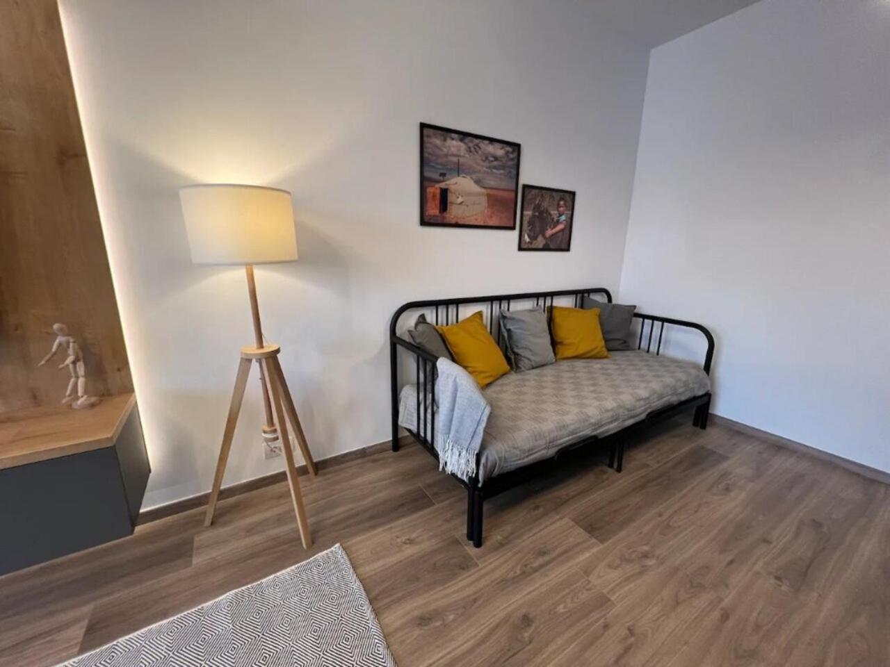 High-Rise Luxury Apartment With Free Parking Bucharest Exterior photo