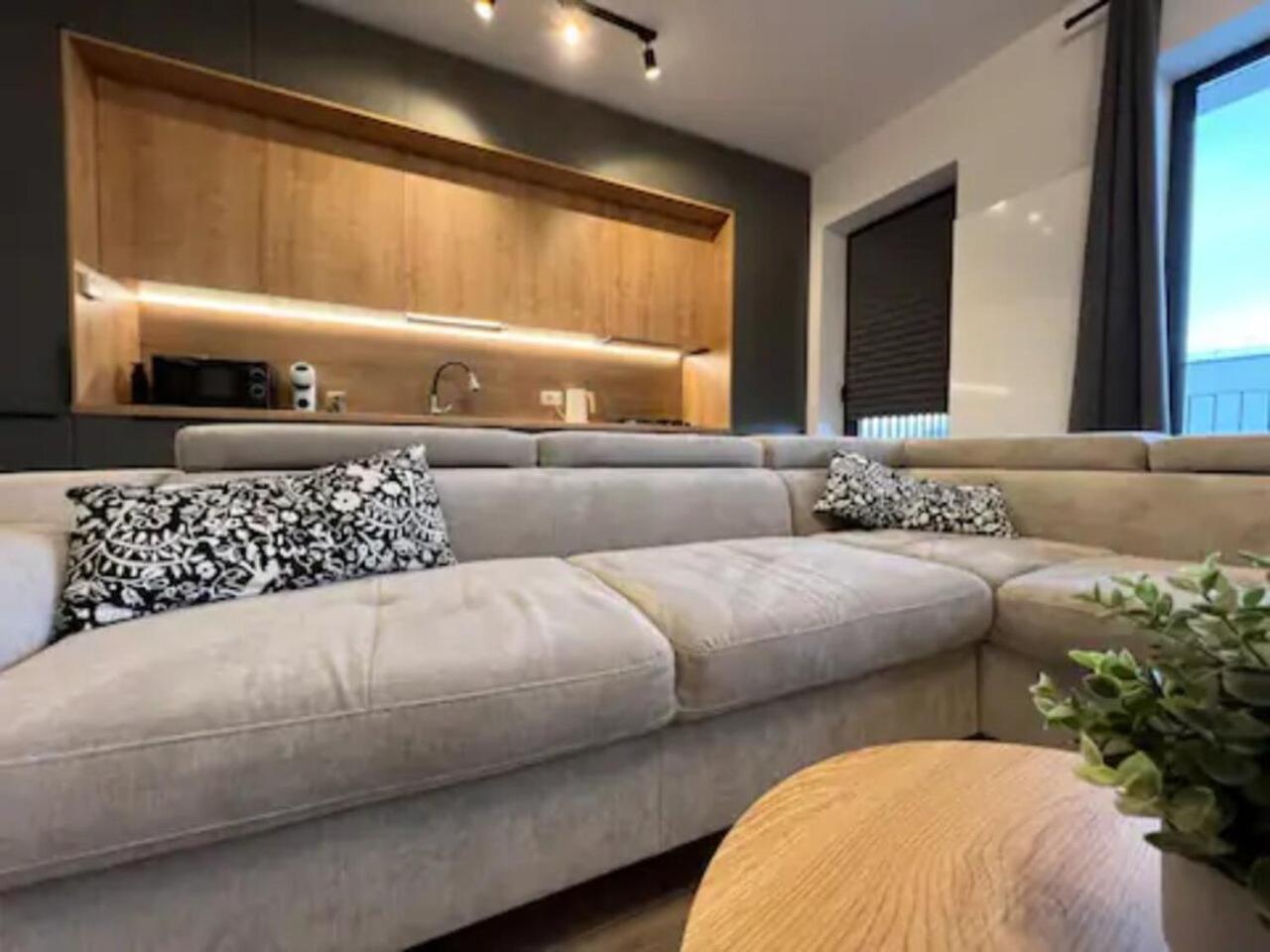 High-Rise Luxury Apartment With Free Parking Bucharest Exterior photo