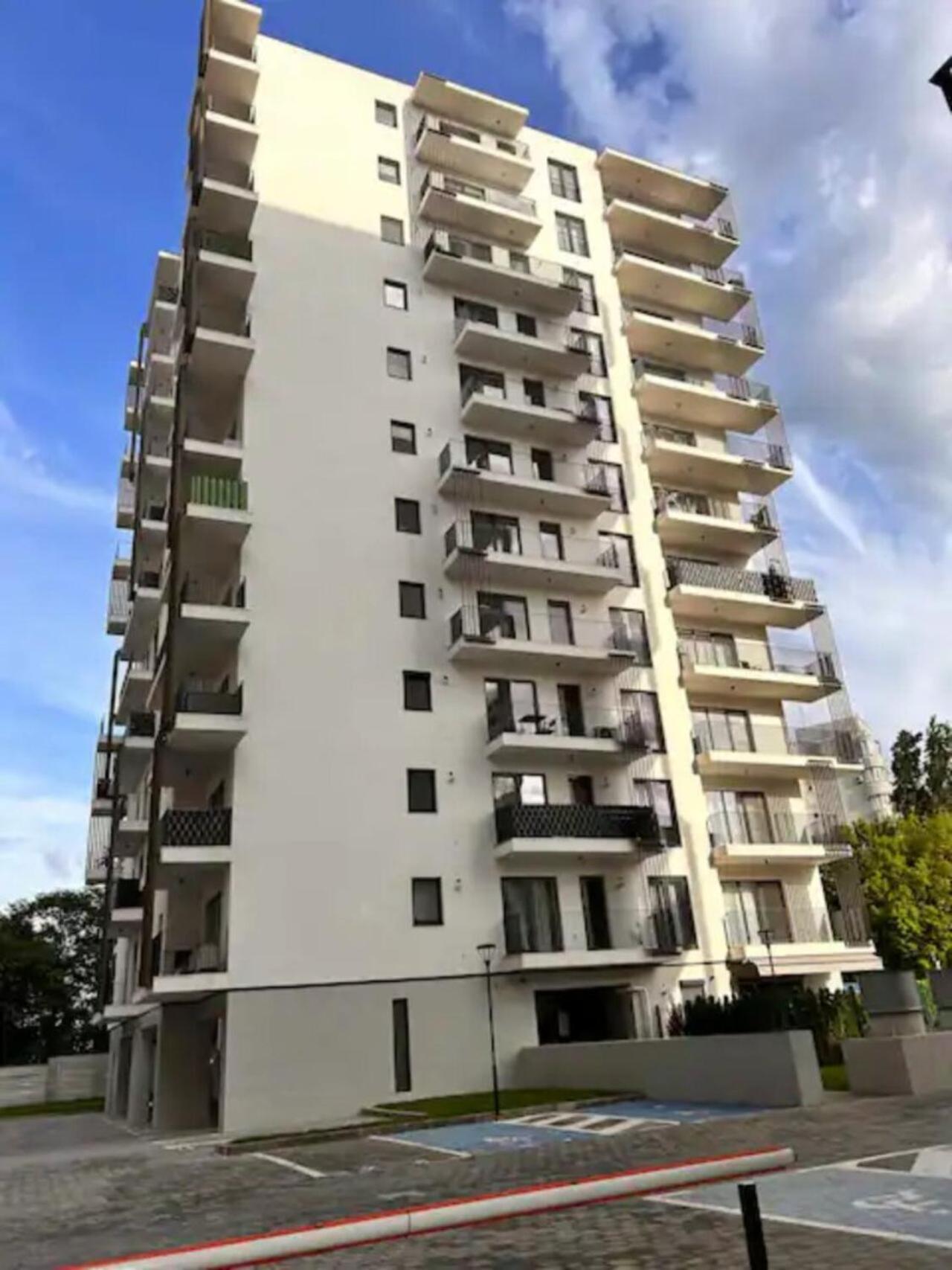 High-Rise Luxury Apartment With Free Parking Bucharest Exterior photo