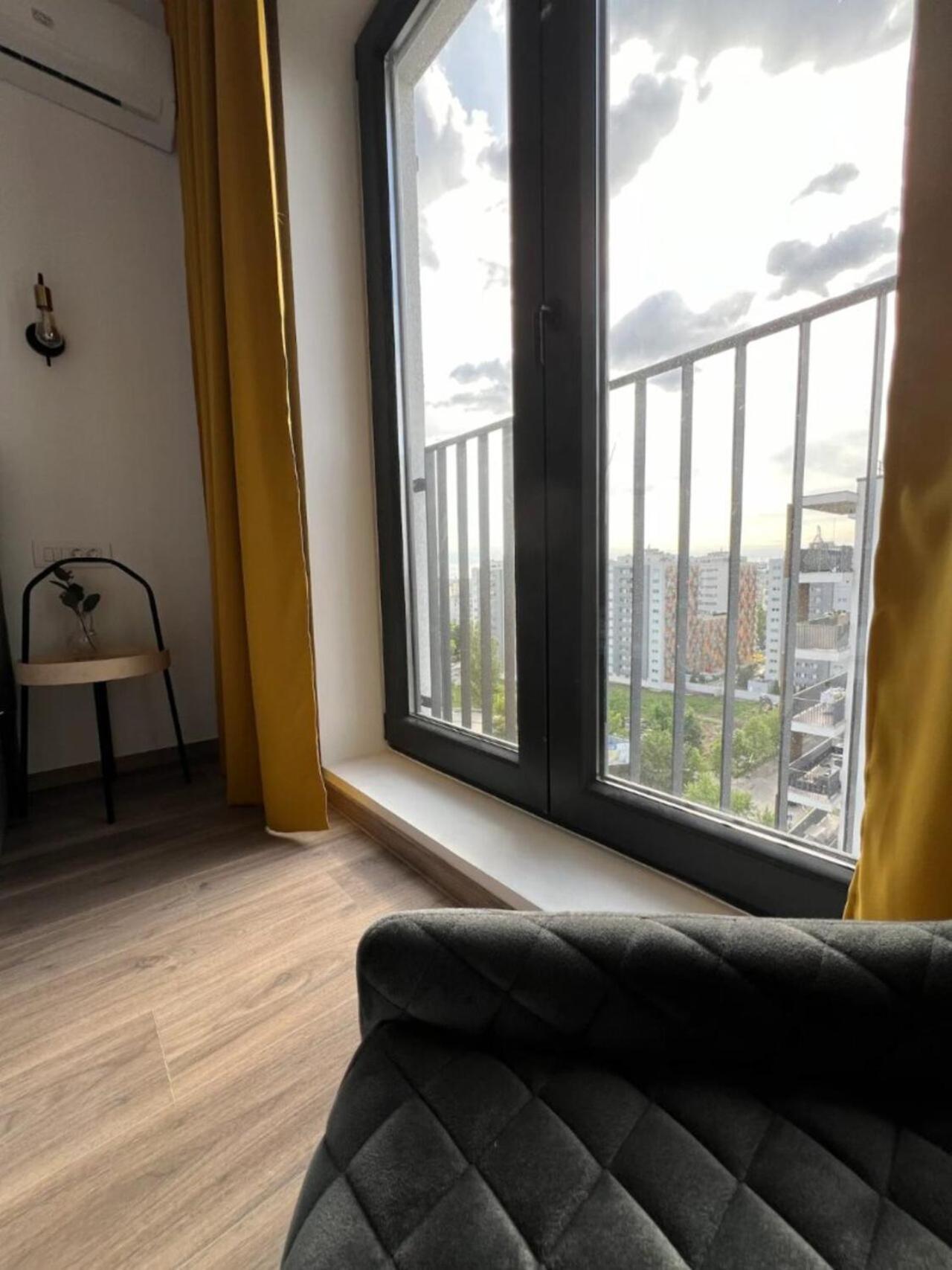 High-Rise Luxury Apartment With Free Parking Bucharest Exterior photo