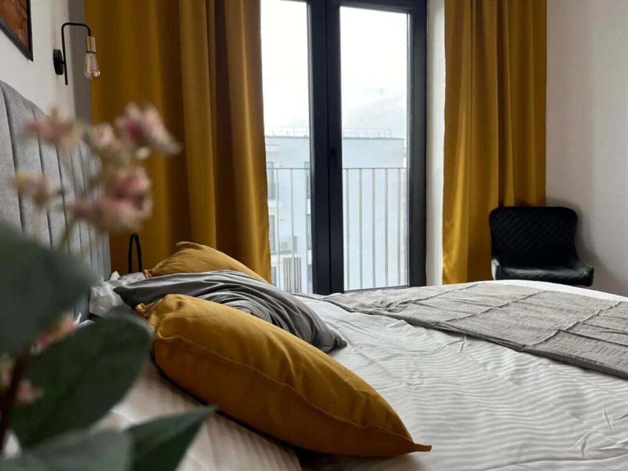 High-Rise Luxury Apartment With Free Parking Bucharest Exterior photo