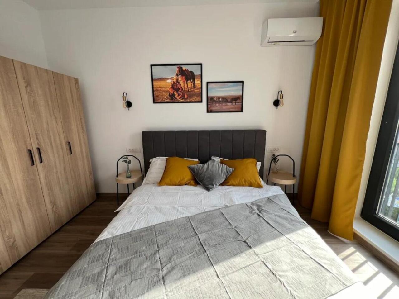 High-Rise Luxury Apartment With Free Parking Bucharest Exterior photo