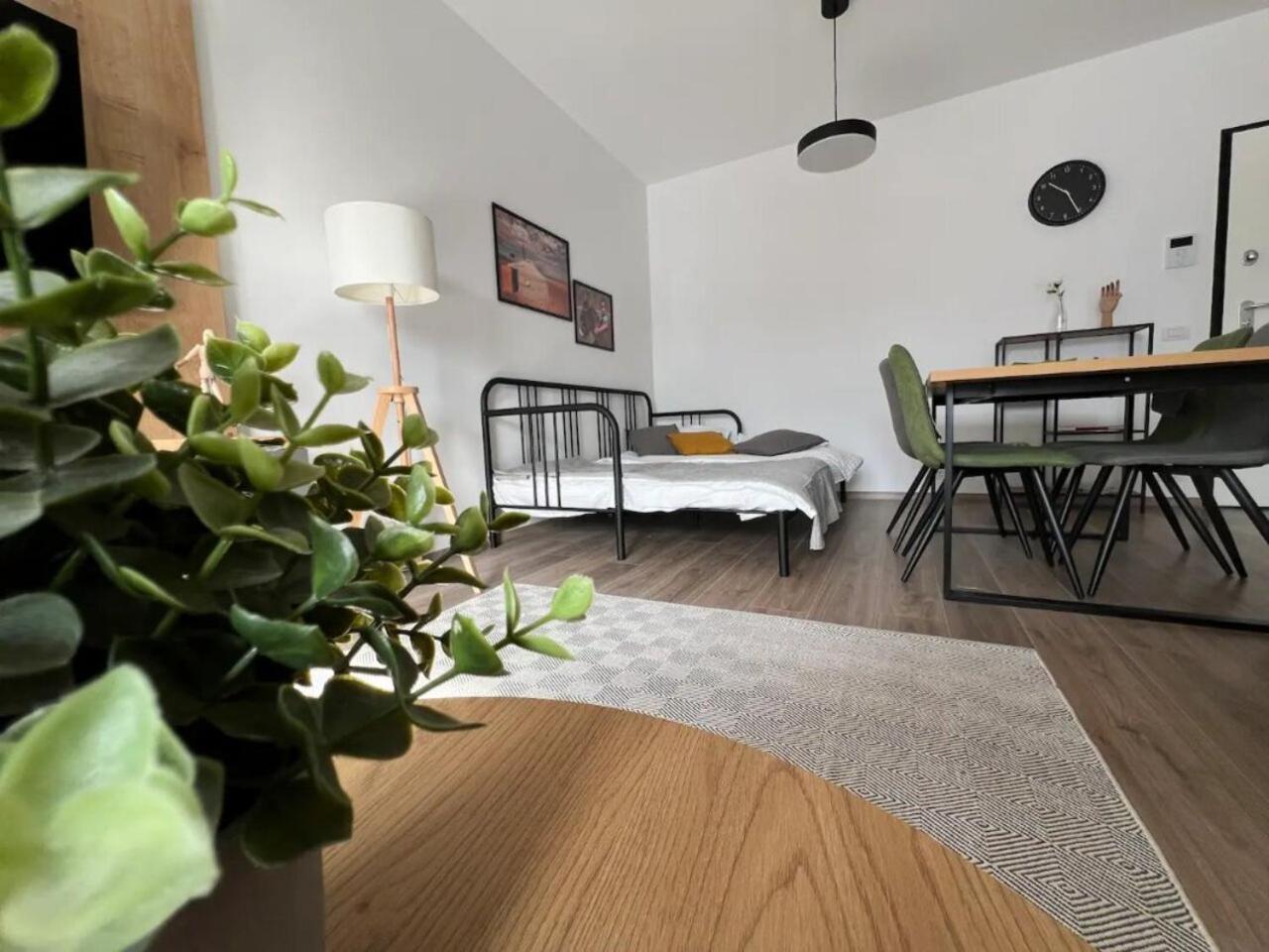 High-Rise Luxury Apartment With Free Parking Bucharest Exterior photo