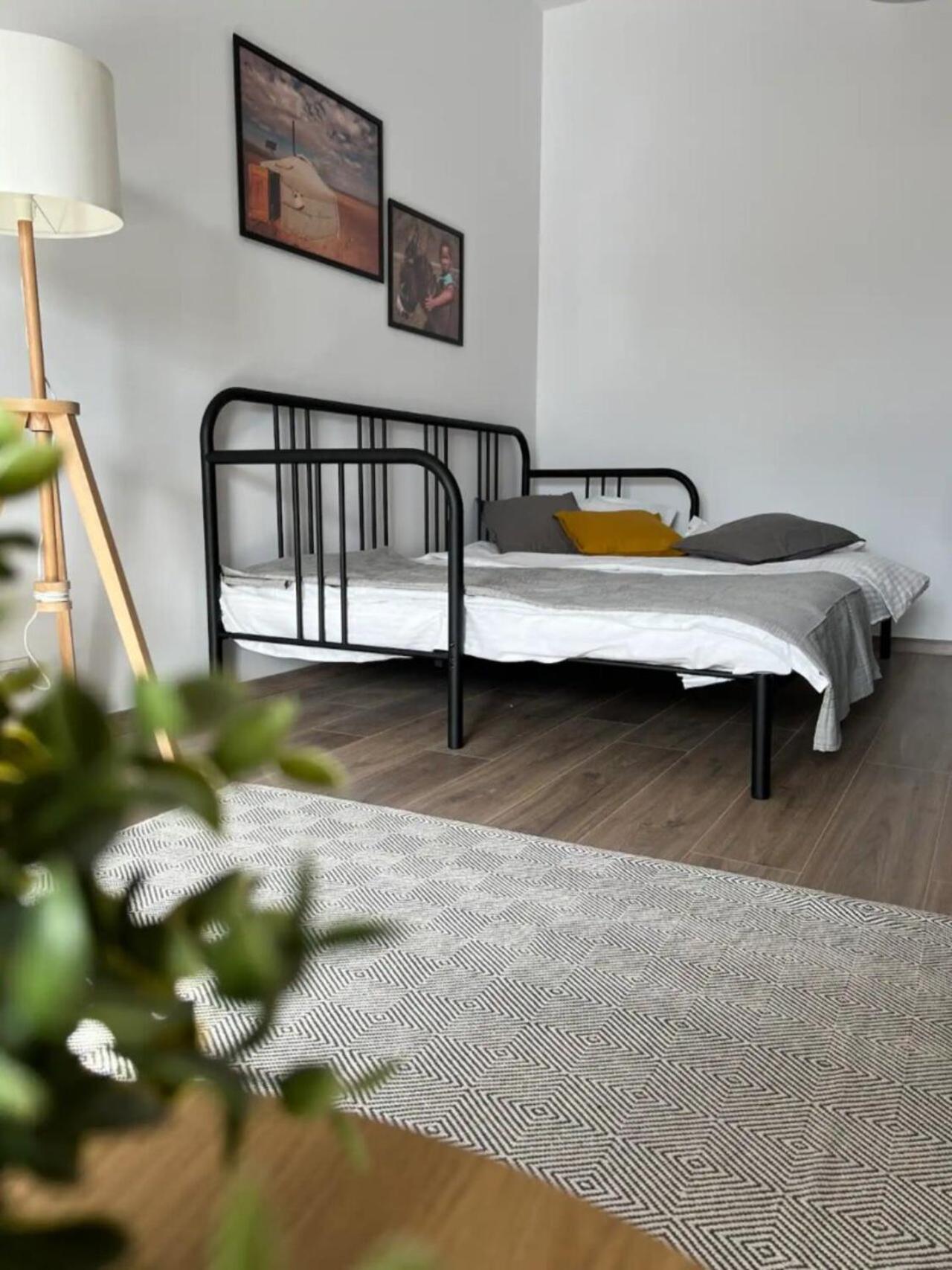 High-Rise Luxury Apartment With Free Parking Bucharest Exterior photo